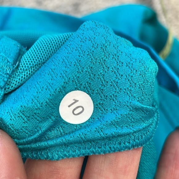 SOLD - Lululemon Practice Daily Tank Top Surge Blue Satin Straps Shelf Bra Sz 10 - Picture 10 of 11